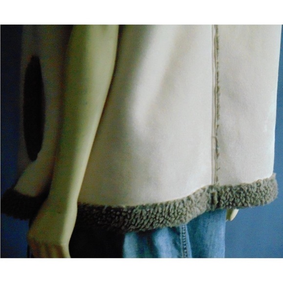 👔😀Anthropologie - Akemi + Kin Ivory Faux Suede Shearling Vest - One Size - Picture 9 of 11
